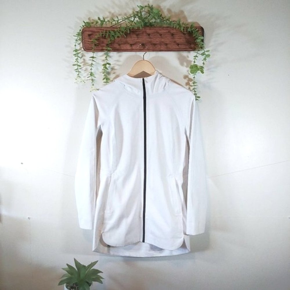 Lululemon Athletica White Repel Rain Jacket. Like New. Size 6